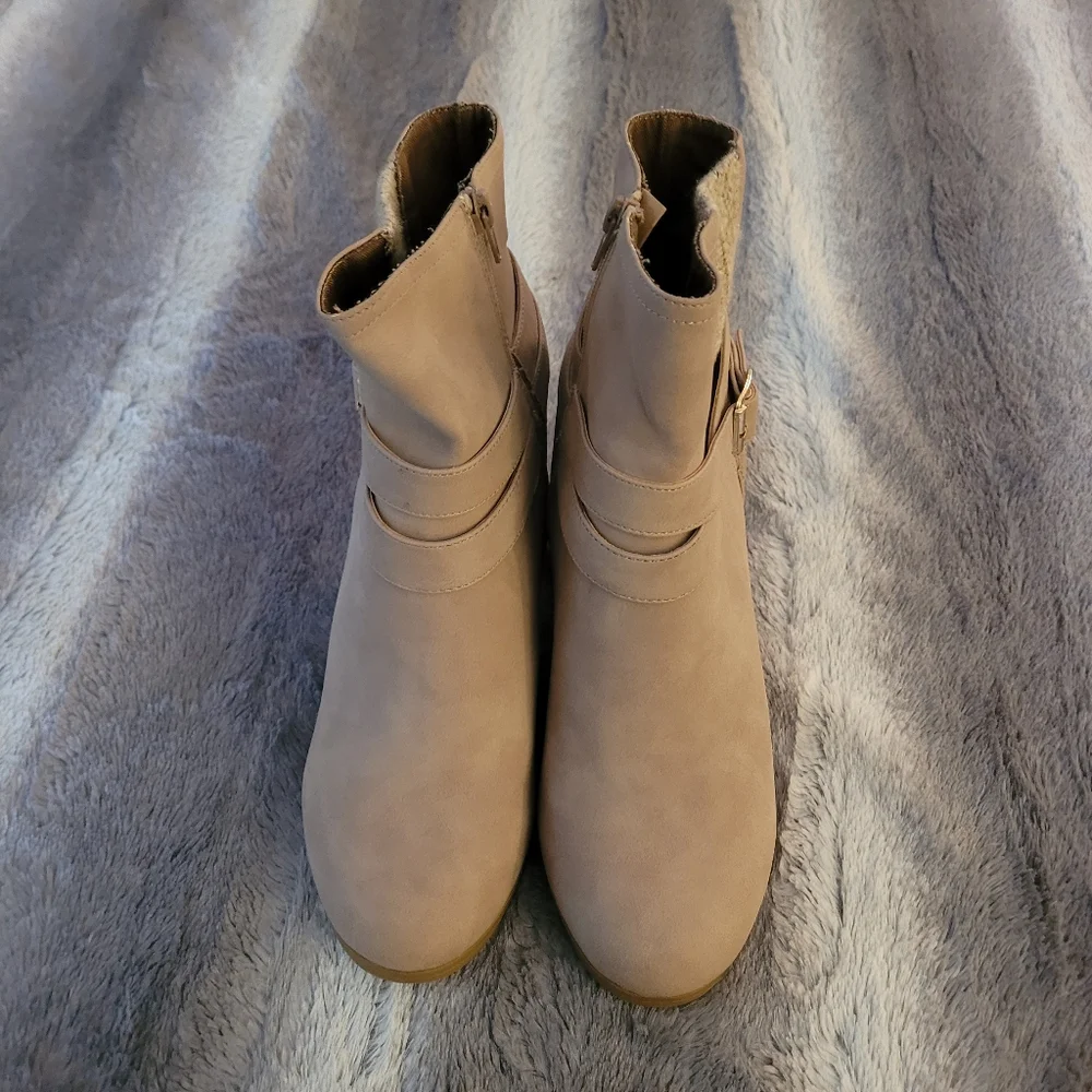 Dolce by Mojo Moxy NWOT Size 10